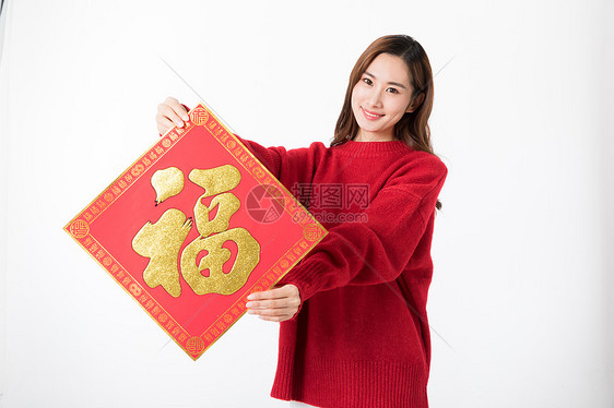 新年女性拿福字白底棚拍图片