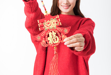 红色衣服的女人新年女性拿红色中国结背景