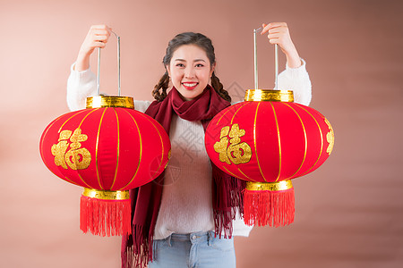 女性手拿红灯笼图片