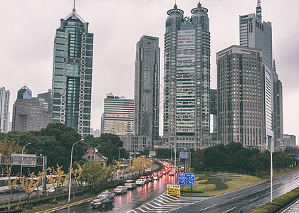 城市雨景背景图片