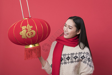 手拿灯笼的新年女性图片