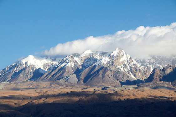 新疆雪山图片