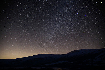 山峰星空背景图片