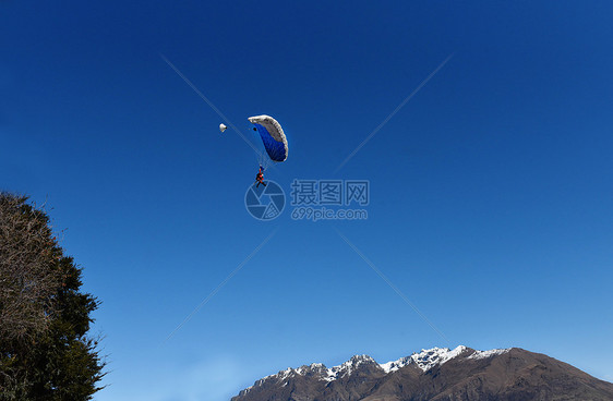 高空跳伞图片