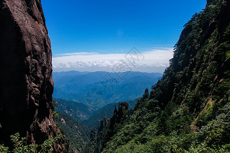 登顶黄山俯瞰云海背景图片