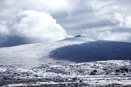 新疆阿泰勒阿贝州雪山高清图片