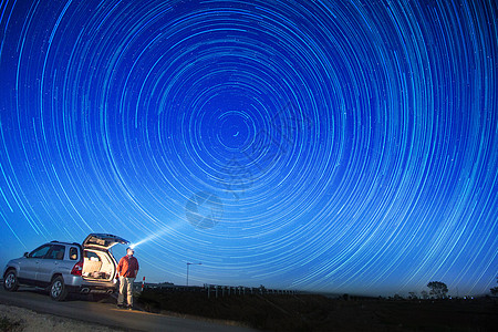 夜空中的星轨高清图片