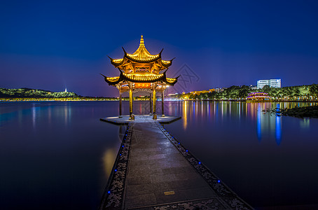 西湖集贤亭夜景图片