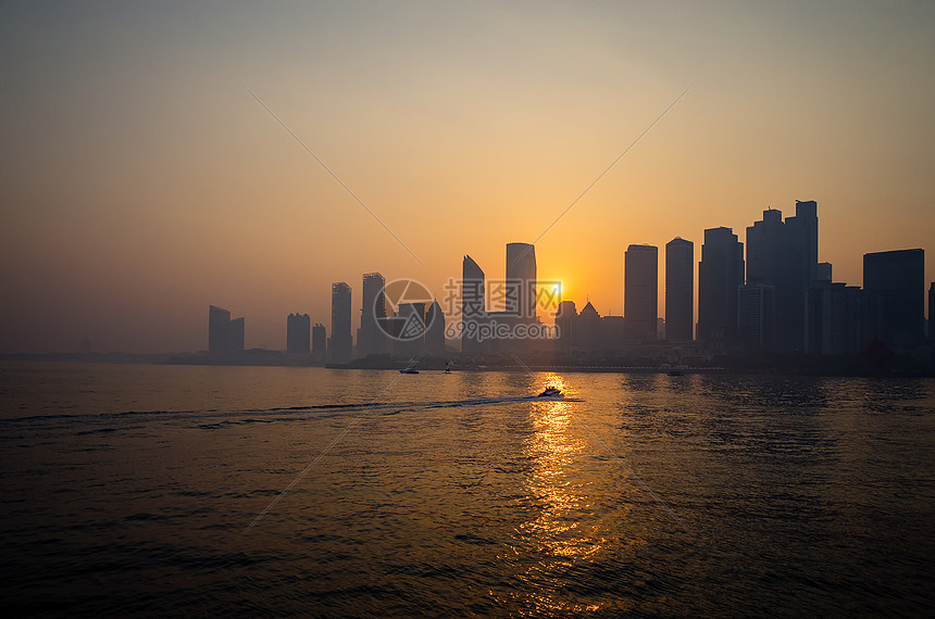 城市黄昏夕阳美景图片