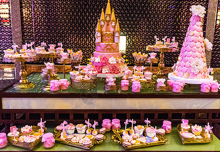 婚礼上的甜品桌图片