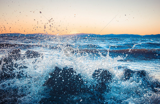  海浪浪花图片