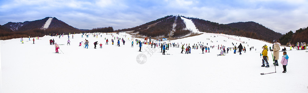 滑雪场全景图片