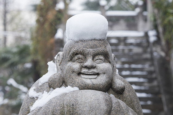 雪后的佛像图片