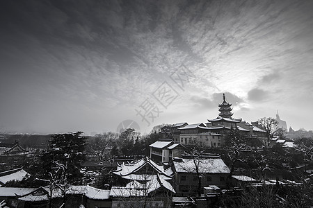 冬天里下雪后的古建筑图片