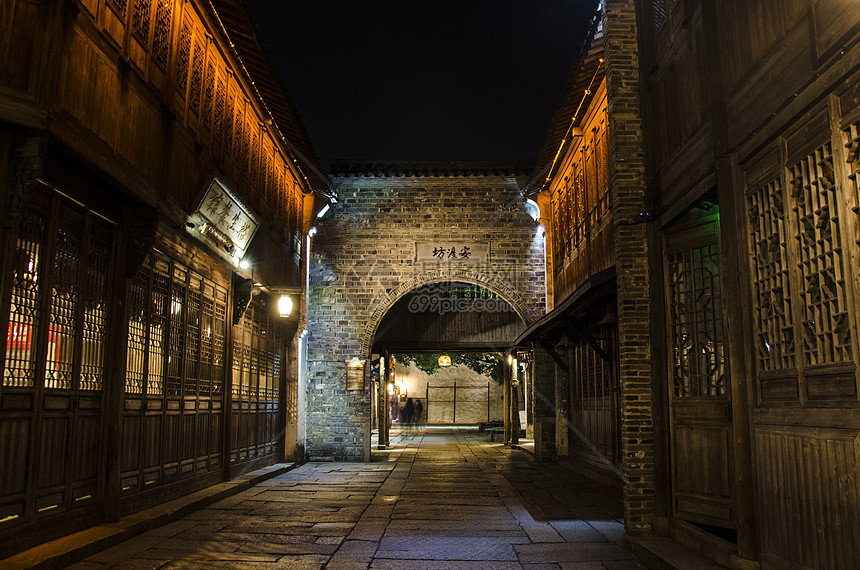 古镇的夜景图片