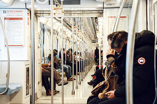轨道交通地铁车厢图片