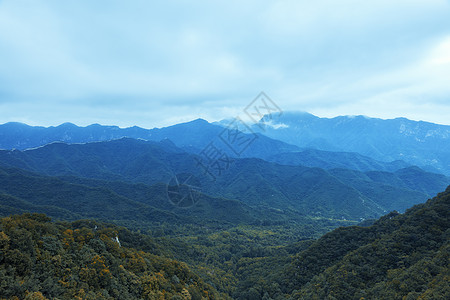 金山岭长城巍巍群山背景