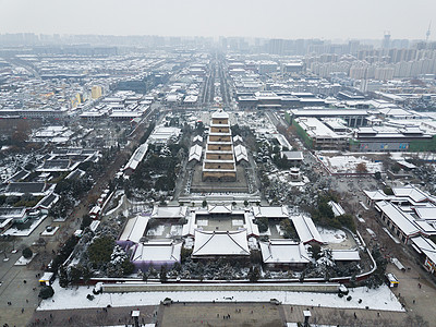 大雁塔雪景鸟瞰图片