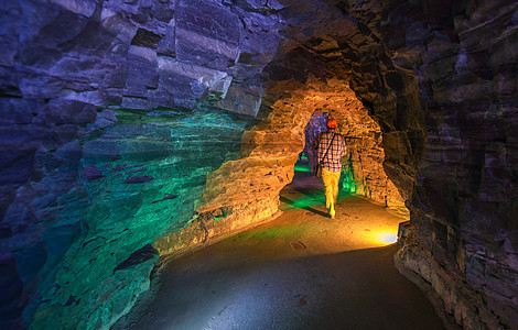 河南红石峡神秘彩色的山洞图片