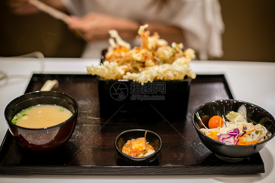 日式套餐天妇罗盒饭图片