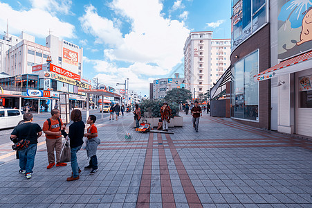 冲绳街头卖艺的原住民图片