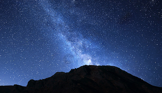 山峰星空背景图片