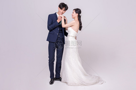 情侣婚纱亲密动作图片