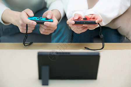 任天堂switch在客厅一起玩游戏的情侣背景