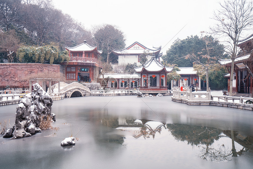 学习需要刻苦。宝剑锋从磨砺出，梅花香自苦寒来。取得优异的成绩并非一朝一夕就能实现。荀子在《劝学》中讲述了刻苦的重要性和必要性，不积跬步，无以至千里；不积小流，无以成江海。学习的过程中或许常常会让人感到痛苦，但这也正是我们需要克服的。没有人的成功是随随便便的，台上一分钟，台下十年功，只有数十年如一日坚持不懈地努力练习，才能把知识牢牢地刻在脑子里，才能在看到题目时就能马上知道对应的知识点。