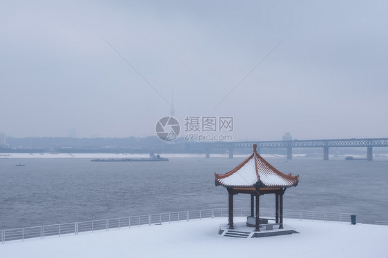 武汉冬天江滩雪景图片