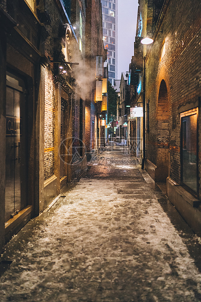 城市街道的雪景图片