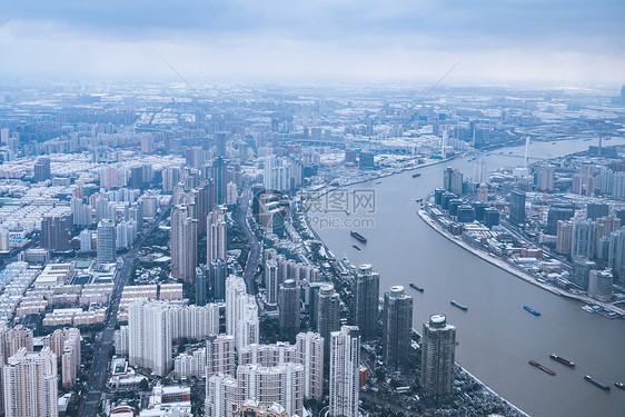 上海雨雪天气城市建筑全景图片