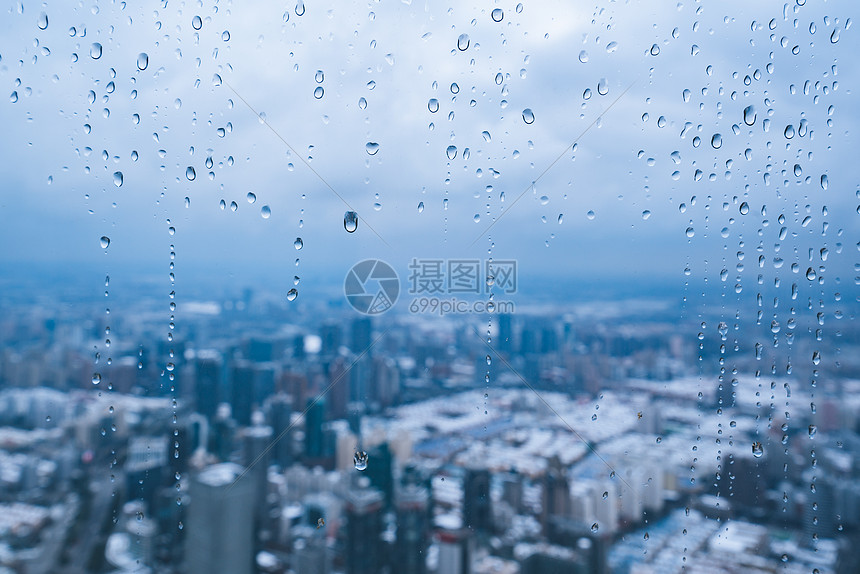 上海雨雪天气城市建筑全景图片