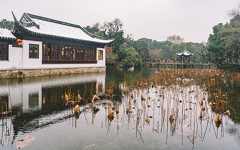 中式古典园林中的雪景图片