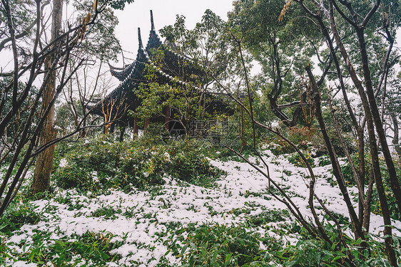 中式古典园林中的雪景图片