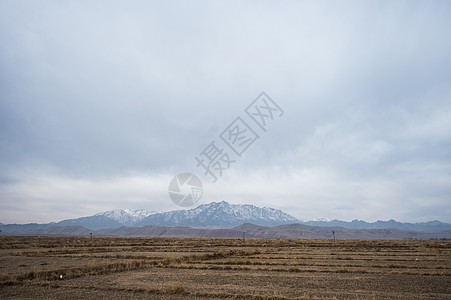 藏区雪山图片