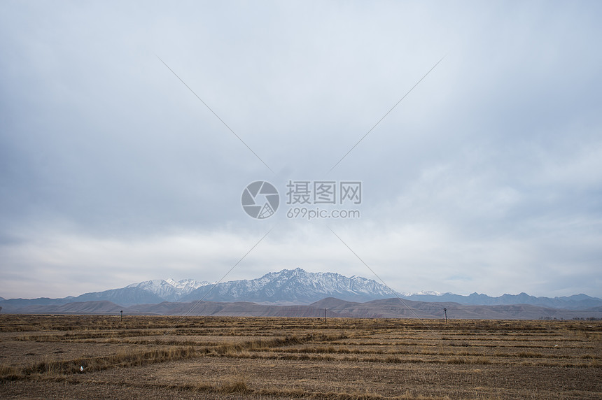 藏区雪山图片