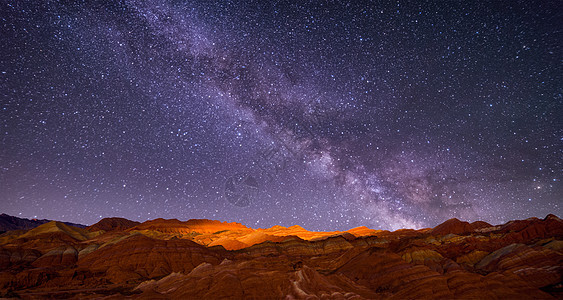 山峰星空背景图片