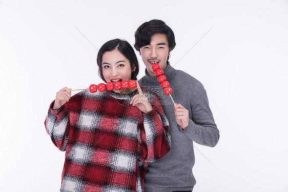 幸福的情侣吃冰糖葫芦图片