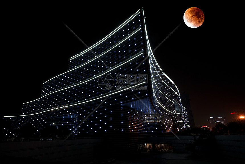 武汉红月全食夜景图片
