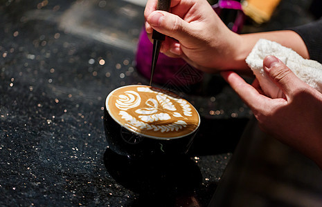 咖啡拉花工艺雕花背景图片