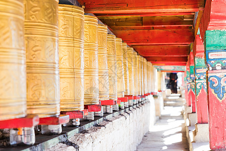 转经桶稻城奔波寺转经长廊背景