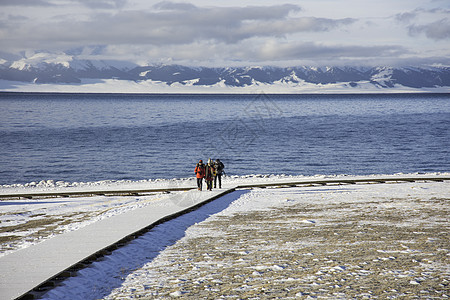 线条山峰新疆赛里木湖冬季风光背景