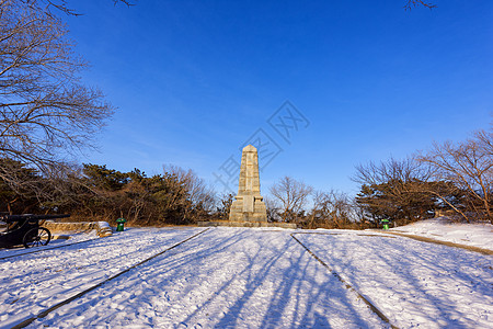 旅顺东鸡冠山日俄战争旧址景区纪念碑高清图片