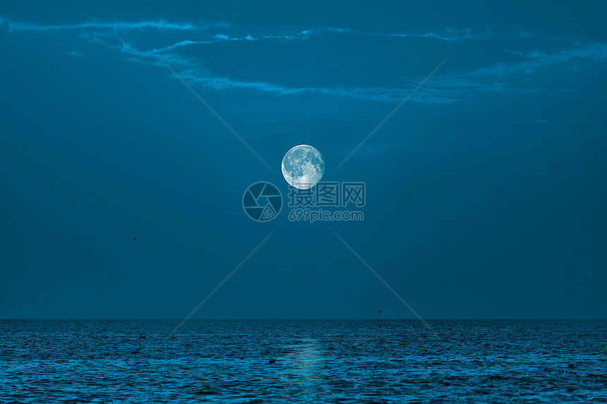 静谧的月圆之夜图片