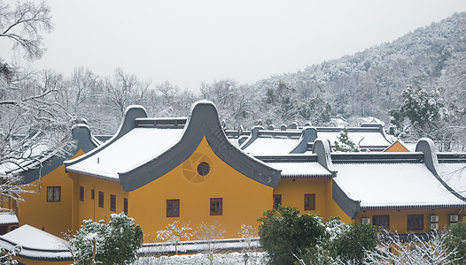 雪中的寺庙背景图片