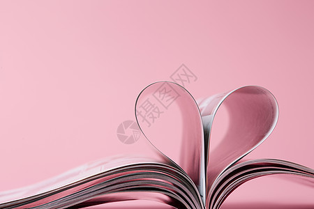 情人节粉色心形书本素材图片