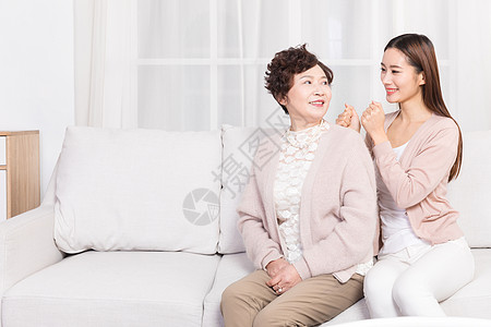 为老人捶背图片