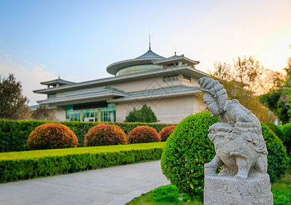 桃花与古建筑西安博物院背景