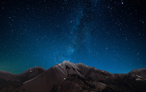 山峰星空背景图片